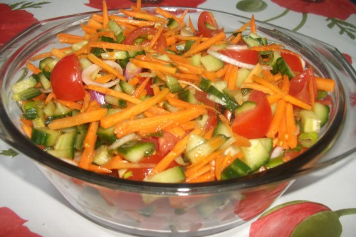Balzsamecetes saláta 